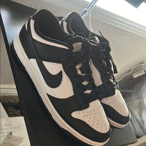 Nike Men's Black and White Sneakers